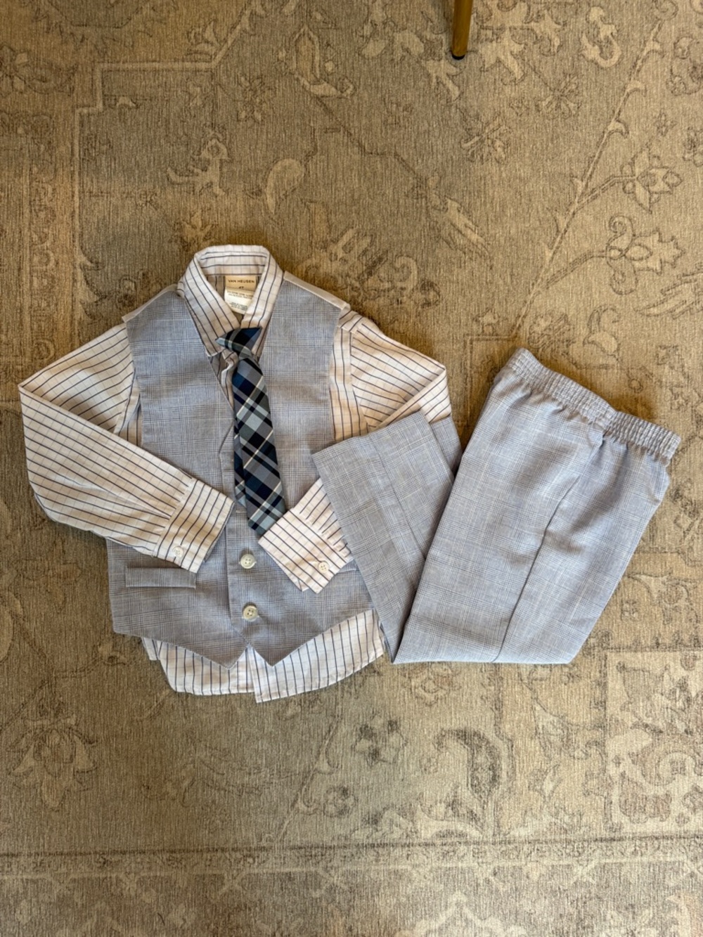 Van Heusen Boys 4 Piece Suit